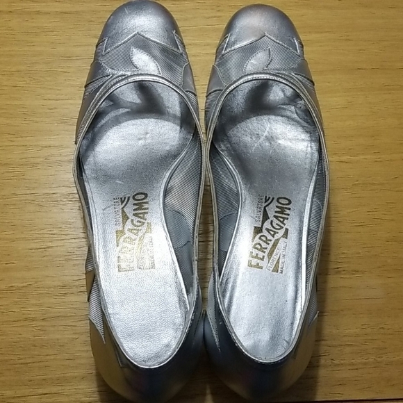 Salvatore Ferragamo Silver Mesh Flats Authentic - Picture 6 of 16